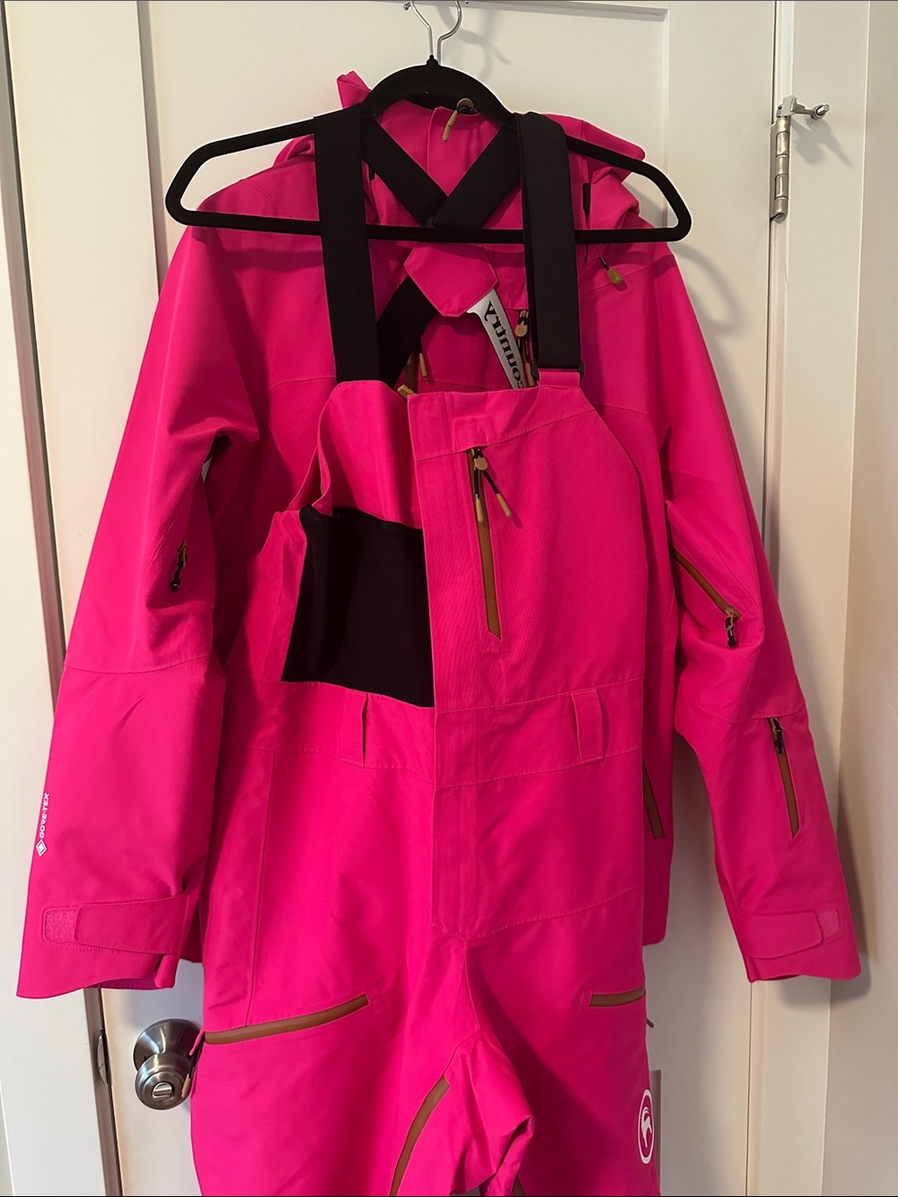 NWT!! Hot Pink Ski Jacket & Bib Set - Backcountry Cottonwoods size M